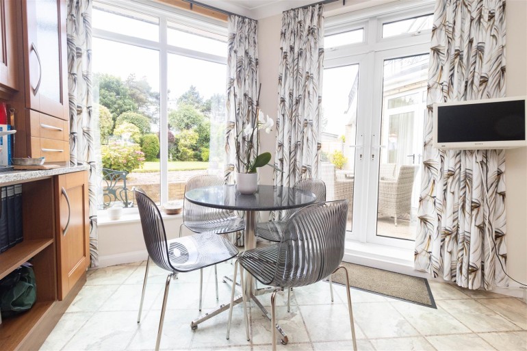 Kitchen Dining Area