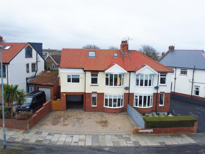 5 Bedroom House - Semi-Detached