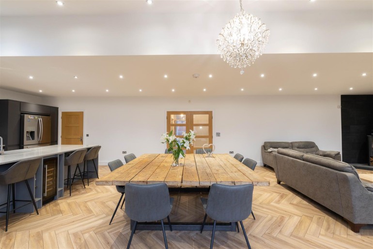 Kitchen Family Room